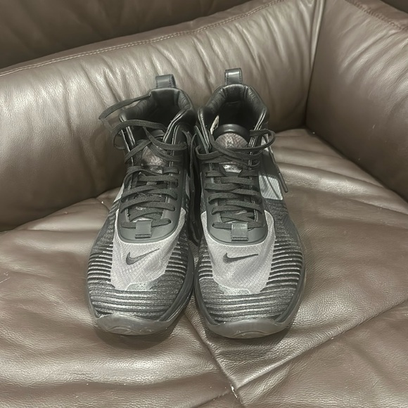 Lebron X John Elliott “icon” - Picture 2 of 5